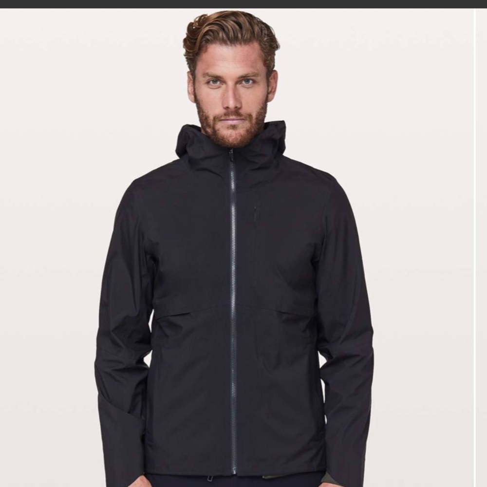 Lululemon mens outpour shell rain jacket great condition